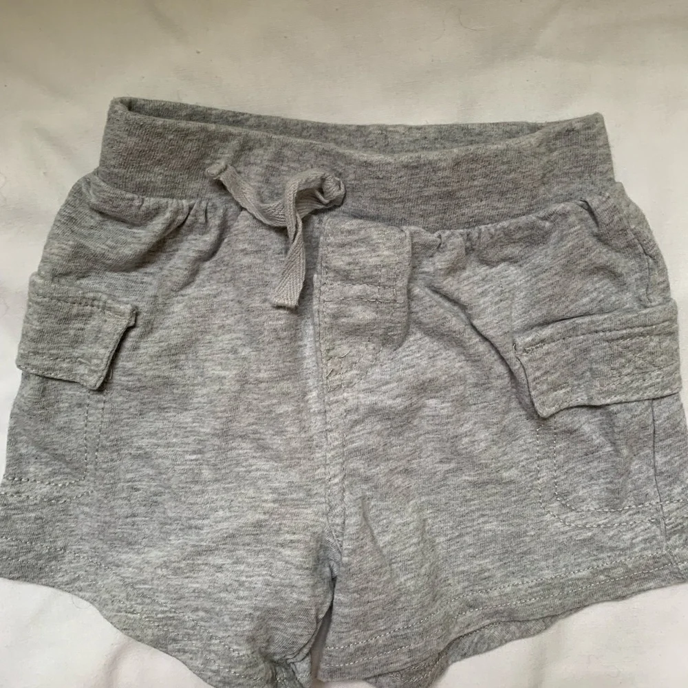 The Children’s Place 3-6 month summer set - 3 shorts and a onesie